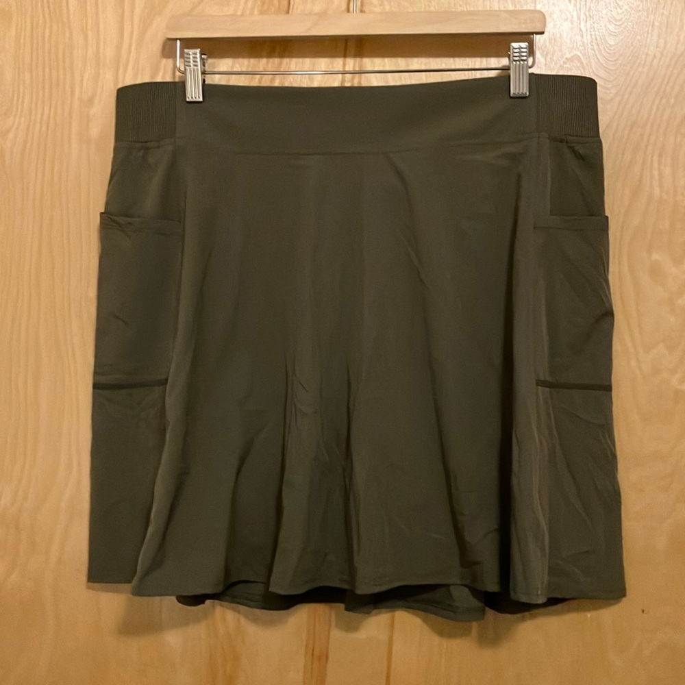 32 Degrees Cool Women's Stretch Skort (NWOT)